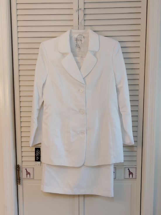 Lily Lee Dresses & Skirts - Lily Lee Elegant White Women's Skirt Suit Set